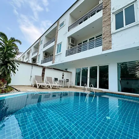 Hidden Palm Pool Villas